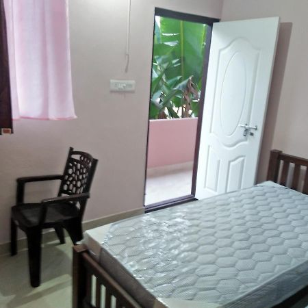 Metro Mens Hostel Kochi エクステリア 写真