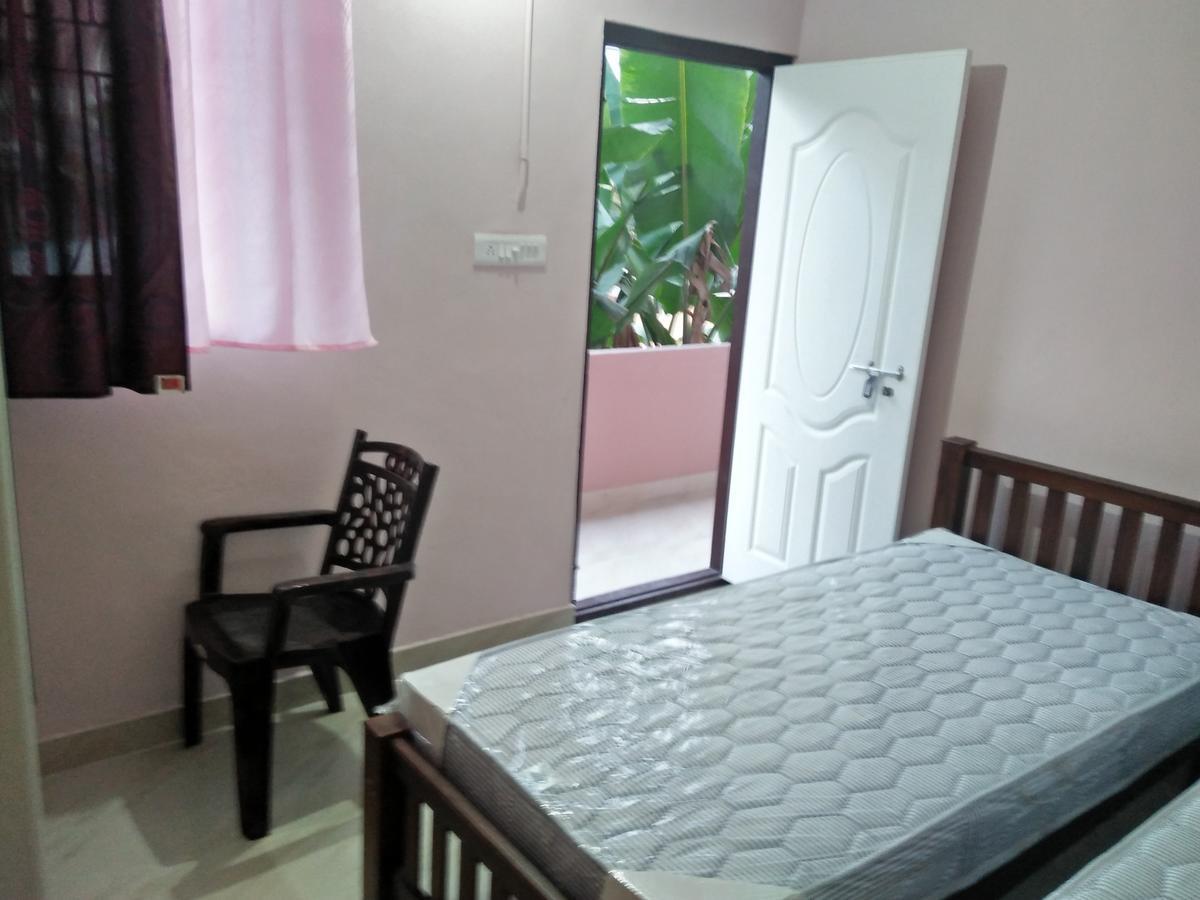 Metro Mens Hostel Kochi エクステリア 写真