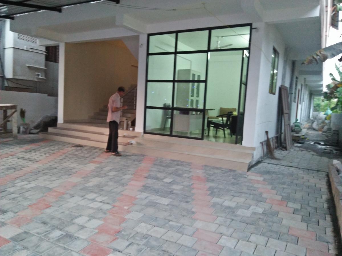 Metro Mens Hostel Kochi エクステリア 写真